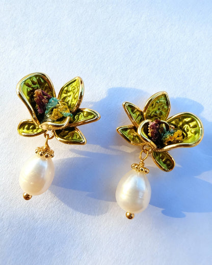 Elegant green flower and pearl earrings inspired by Monet’s painting, perfect for adventures with family, gallery outing and vacations 