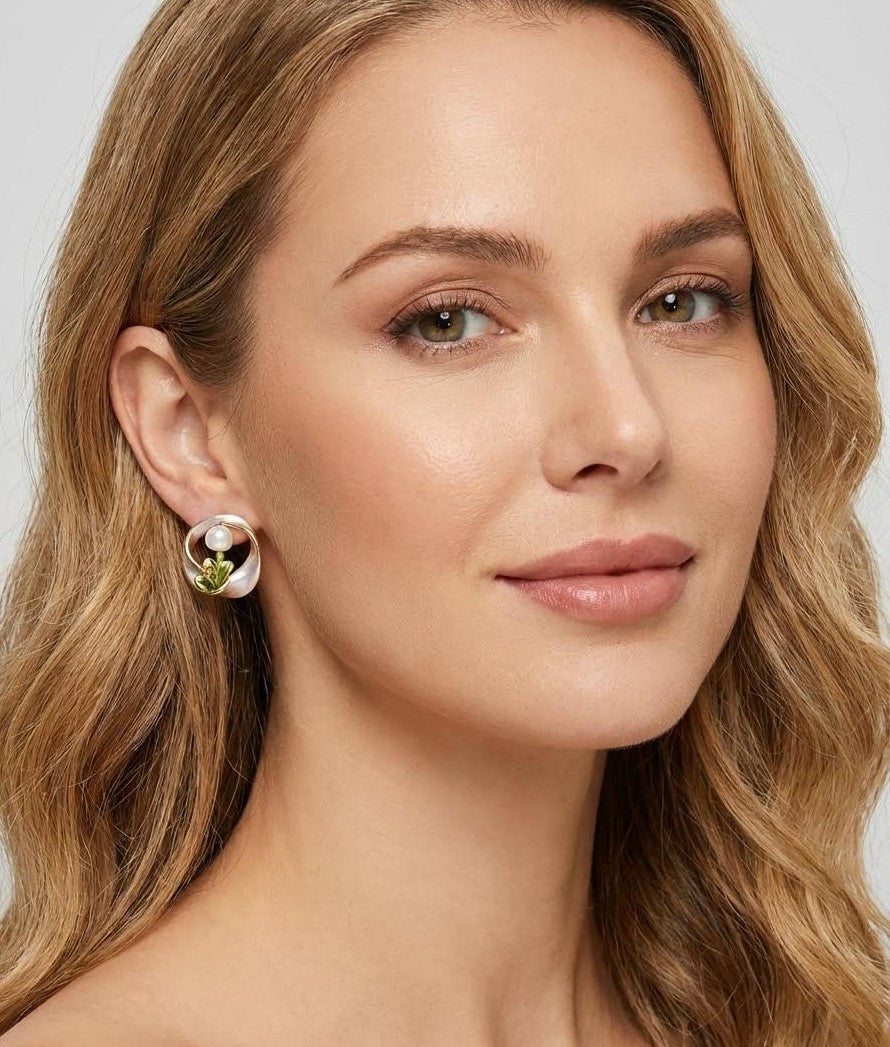 Pearl earrings with soft pink ribbon, inspired by Renoir, symbolising love, tenderness, and hope, perfect for professional settings and weekend gatherings.